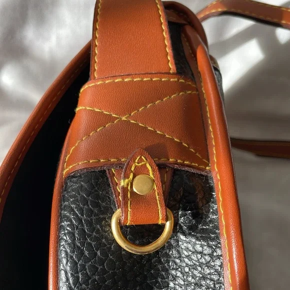 Dooney & Bourke All Weather Leather Shoulder Bag EUC Beautiful Stitching - Picture 5 of 12